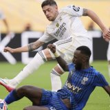 Federico Valverde (en blanc) et le Real Madrid n'ont pas réussi à battre le club saoudien. KEYSTONE/AP/Rebecca Blackwell